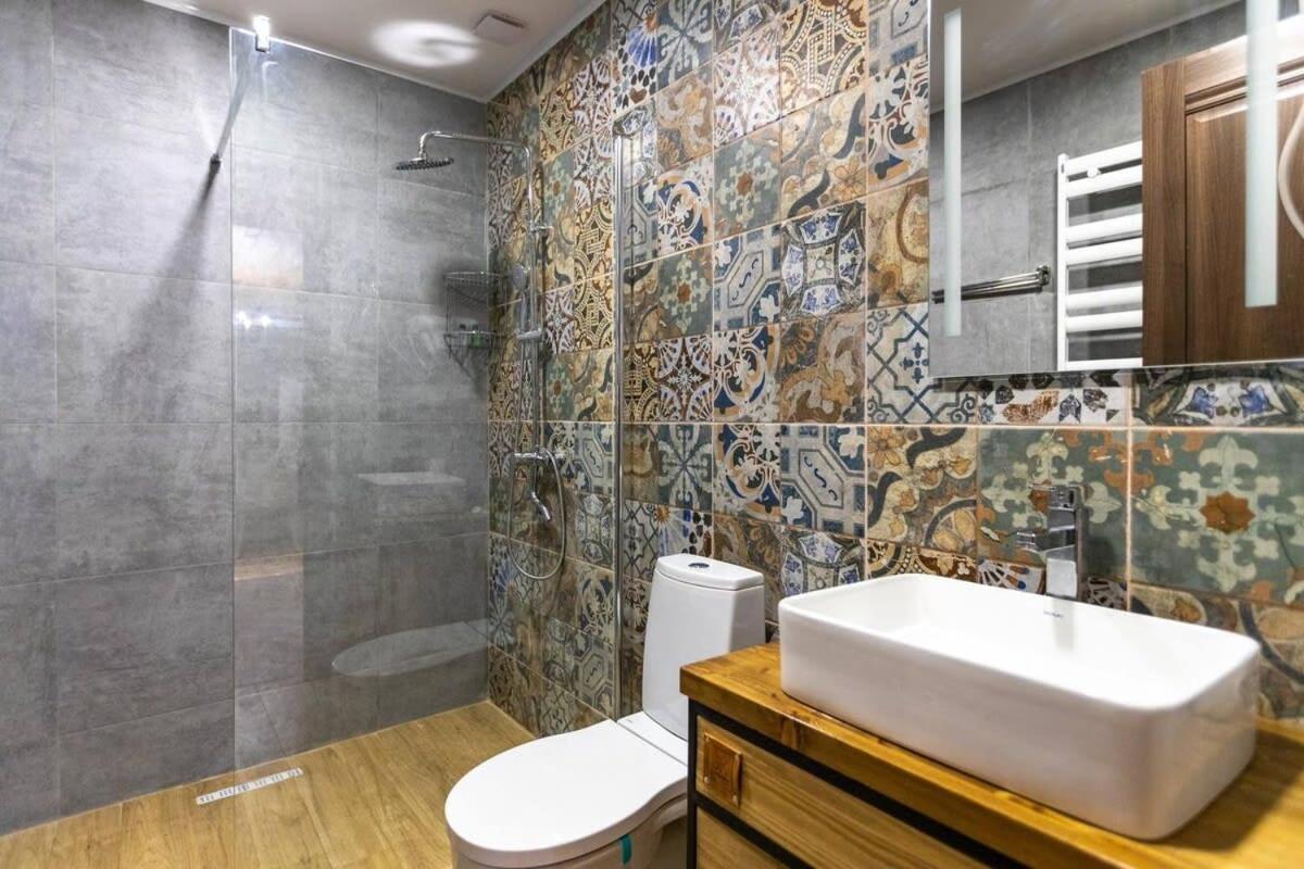 3Br Apt W Huge Terrace & Magnificent Views Tbilisi Exteriér fotografie